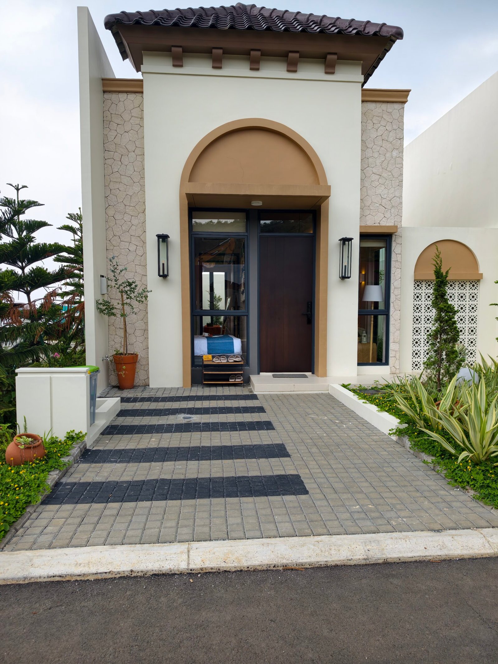 filter: 0; fileterIntensity: 0.000000; filterMask: 0; captureOrientation: 90;
niceRunStatus: 2; hdrForward: 5; shaking: 0.000000; highlight: 1; motionR: 0; algolist: 0;
multi-frame: 1;
brp_mask: 0;
brp_del_th: 0.0000,0.0000;
brp_del_sen: 0.0000,0.0000;
delta:1;
bokeh:1;
ispap:1;
papproctime: 2026:01:07 13:44:16;
module: photo;hw-remosaic: false;touch: (-1.0, -1.0);sceneMode: 13107200;cct_value: 0;AI_Scene: (-1, -1);aec_lux: 243.0;aec_lux_index: 0;albedo:  ;confidence:  ;motionLevel: -1;weatherinfo: weather：null, icon:null, weatherInfo:100;temperature: 38;zeissColor: bright;