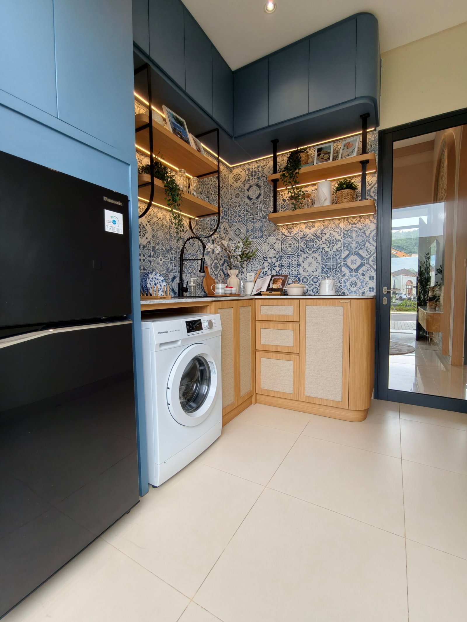 filter: 0; fileterIntensity: 0.000000; filterMask: 0; captureOrientation: 90;
niceRunStatus: 2; hdrForward: 4; shaking: 0.000000; highlight: 1; motionR: 0; algolist: 0;
multi-frame: 1;
brp_mask: 0;
brp_del_th: 0.0000,0.0000;
brp_del_sen: 0.0000,0.0000;
delta:1;
bokeh:1;
ispap:1;
papproctime: 2026:01:07 13:44:03;
module: photo;hw-remosaic: false;touch: (-1.0, -1.0);sceneMode: 13107200;cct_value: 0;AI_Scene: (-1, -1);aec_lux: 250.0;aec_lux_index: 0;albedo:  ;confidence:  ;motionLevel: -1;weatherinfo: weather：null, icon:null, weatherInfo:100;temperature: 38;zeissColor: bright;