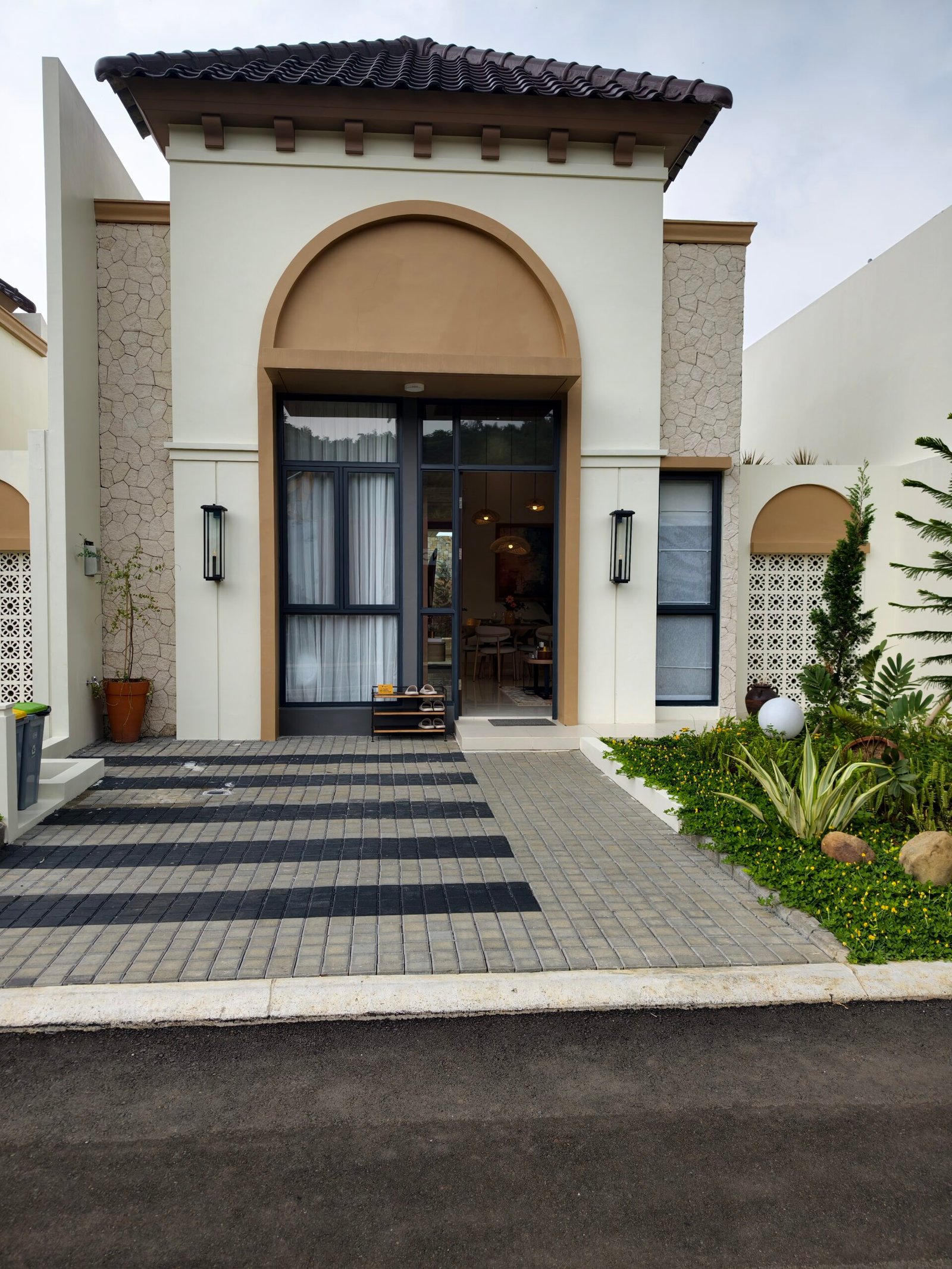 filter: 0; fileterIntensity: 0.000000; filterMask: 0; captureOrientation: 90;
niceRunStatus: 2; hdrForward: 5; shaking: 0.000000; highlight: 1; motionR: 0; algolist: 0;
multi-frame: 1;
brp_mask: 0;
brp_del_th: 0.0000,0.0000;
brp_del_sen: 0.0000,0.0000;
delta:1;
bokeh:1;
ispap:1;
papproctime: 2026:01:07 13:43:59;
module: photo;hw-remosaic: false;touch: (-1.0, -1.0);sceneMode: 13107200;cct_value: 0;AI_Scene: (-1, -1);aec_lux: 192.0;aec_lux_index: 0;albedo:  ;confidence:  ;motionLevel: -1;weatherinfo: weather：null, icon:null, weatherInfo:100;temperature: 40;zeissColor: bright;