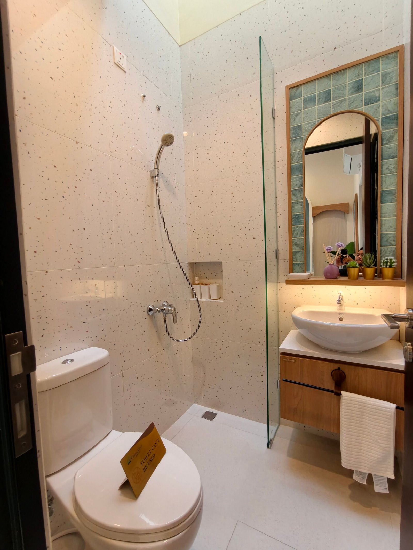 filter: 0; fileterIntensity: 0.000000; filterMask: 0; captureOrientation: 90;
niceRunStatus: 2; hdrForward: 4; shaking: 0.000000; highlight: 1; motionR: 0; algolist: 0;
multi-frame: 1;
brp_mask: 0;
brp_del_th: 0.0000,0.0000;
brp_del_sen: 0.0000,0.0000;
delta:1;
bokeh:1;
ispap:1;
papproctime: 2026:01:07 13:43:43;
module: photo;hw-remosaic: false;touch: (-1.0, -1.0);sceneMode: 13107200;cct_value: 0;AI_Scene: (-1, -1);aec_lux: 243.0;aec_lux_index: 0;albedo:  ;confidence:  ;motionLevel: -1;weatherinfo: weather：null, icon:null, weatherInfo:100;temperature: 39;zeissColor: bright;