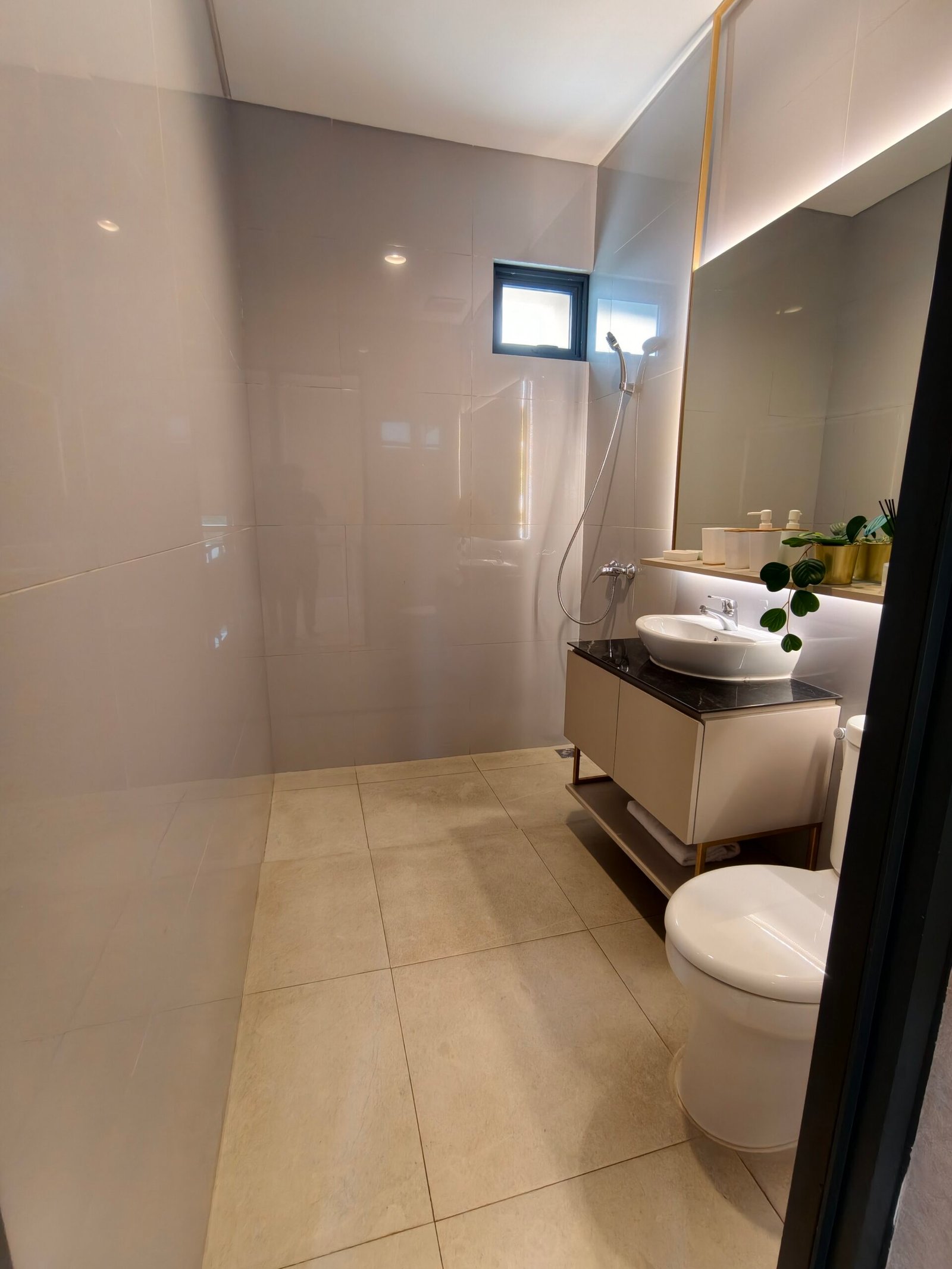 format: 0; filter: 0; fileterIntensity: 0.0; filterMask: 0; captureOrientation: 90;
runfunc: 0; algolist: 0;
multi-frame: 1;
brp_mask:0;
brp_del_th:0.0000,0.0000;
brp_del_sen:0.0000,0.0000;
motionR: 0;
delta:1;
bokeh:1;
module: photo;hw-remosaic: false;touch: (-1.0, -1.0);sceneMode: 13107200;cct_value: 0;AI_Scene: (-1, -1);aec_lux: 192.0;aec_lux_index: 0;albedo:  ;confidence:  ;motionLevel: 0;weatherinfo: weather?null, icon:null, weatherInfo:100;temperature: 37;zeissColor: bright;