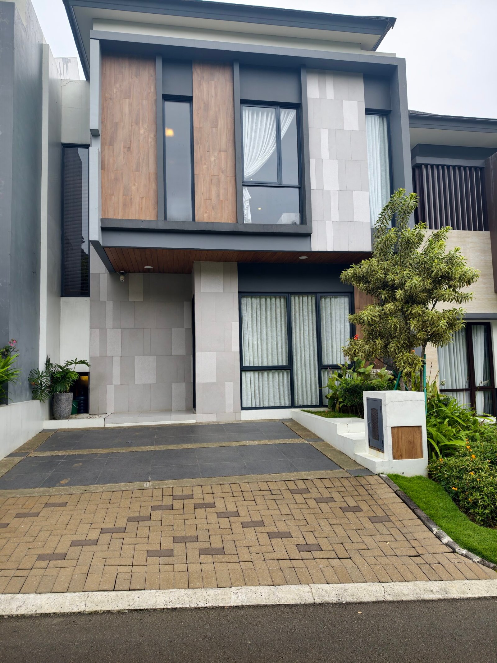 format: 0; filter: 0; fileterIntensity: 0.0; filterMask: 0; captureOrientation: 90;
runfunc: 0; algolist: 0;
multi-frame: 1;
brp_mask:0;
brp_del_th:0.0000,0.0000;
brp_del_sen:0.0000,0.0000;
motionR: 0;
delta:1;
bokeh:1;
module: photo;hw-remosaic: false;touch: (-1.0, -1.0);sceneMode: 13107200;cct_value: 0;AI_Scene: (-1, -1);aec_lux: 234.0;aec_lux_index: 0;albedo:  ;confidence:  ;motionLevel: -1;weatherinfo: weather?null, icon:null, weatherInfo:100;temperature: 35;zeissColor: bright;