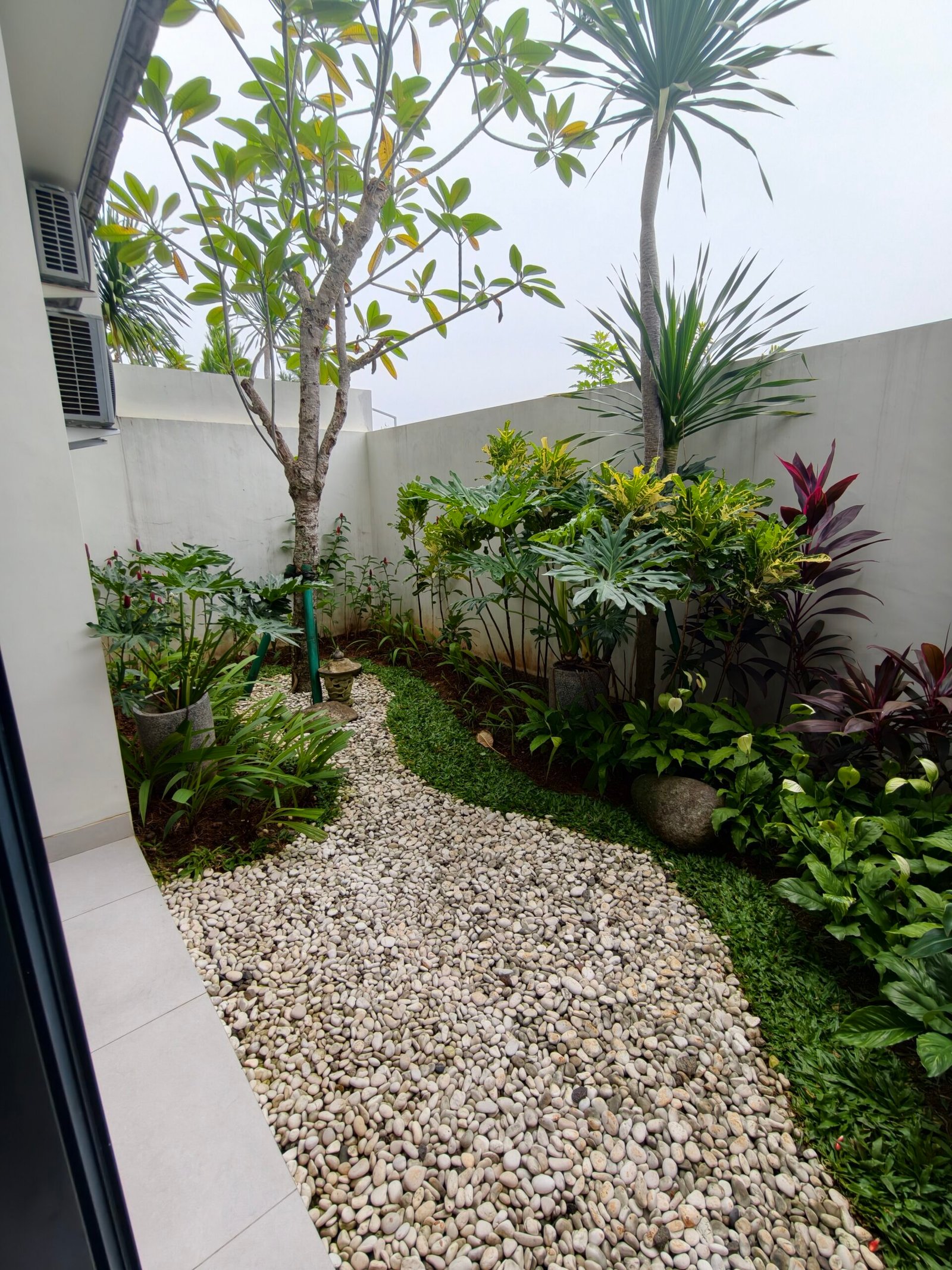 format: 0; filter: 0; fileterIntensity: 0.0; filterMask: 0; captureOrientation: 90;
runfunc: 0; algolist: 0;
multi-frame: 1;
brp_mask:0;
brp_del_th:0.0000,0.0000;
brp_del_sen:0.0000,0.0000;
motionR: 0;
delta:1;
bokeh:1;
module: photo;hw-remosaic: false;touch: (-1.0, -1.0);sceneMode: 13107200;cct_value: 0;AI_Scene: (-1, -1);aec_lux: 228.0;aec_lux_index: 0;albedo:  ;confidence:  ;motionLevel: -1;weatherinfo: weather?null, icon:null, weatherInfo:100;temperature: 37;zeissColor: bright;