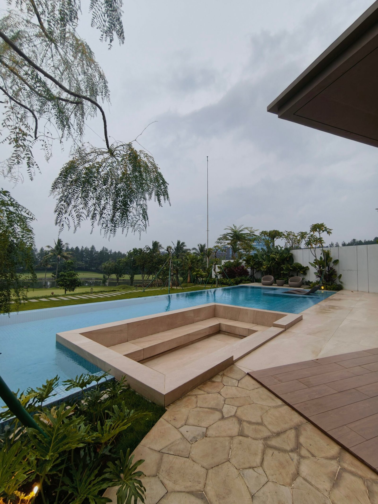 format: 0; filter: 102; fileterIntensity: 0.8; filterMask: 0; captureOrientation: 90;
runfunc: 0; algolist: 0;
multi-frame: 1;
brp_mask:0;
brp_del_th:0.0000,0.0000;
brp_del_sen:0.0000,0.0000;
motionR: 0;
delta:1;
bokeh:1;
module: photo;hw-remosaic: false;touch: (-1.0, -1.0);sceneMode: 12582912;cct_value: 0;AI_Scene: (22, 0);aec_lux: 199.0;aec_lux_index: 0;albedo:  ;confidence:  ;motionLevel: -1;weatherinfo: weather?null, icon:null, weatherInfo:100;temperature: 36;zeissColor: bright;